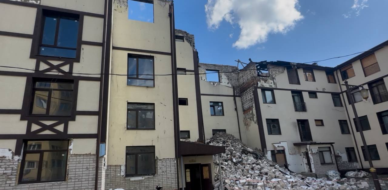 Триває відновлення житлових будинків у постраждалому районі міста: Новини Харкова